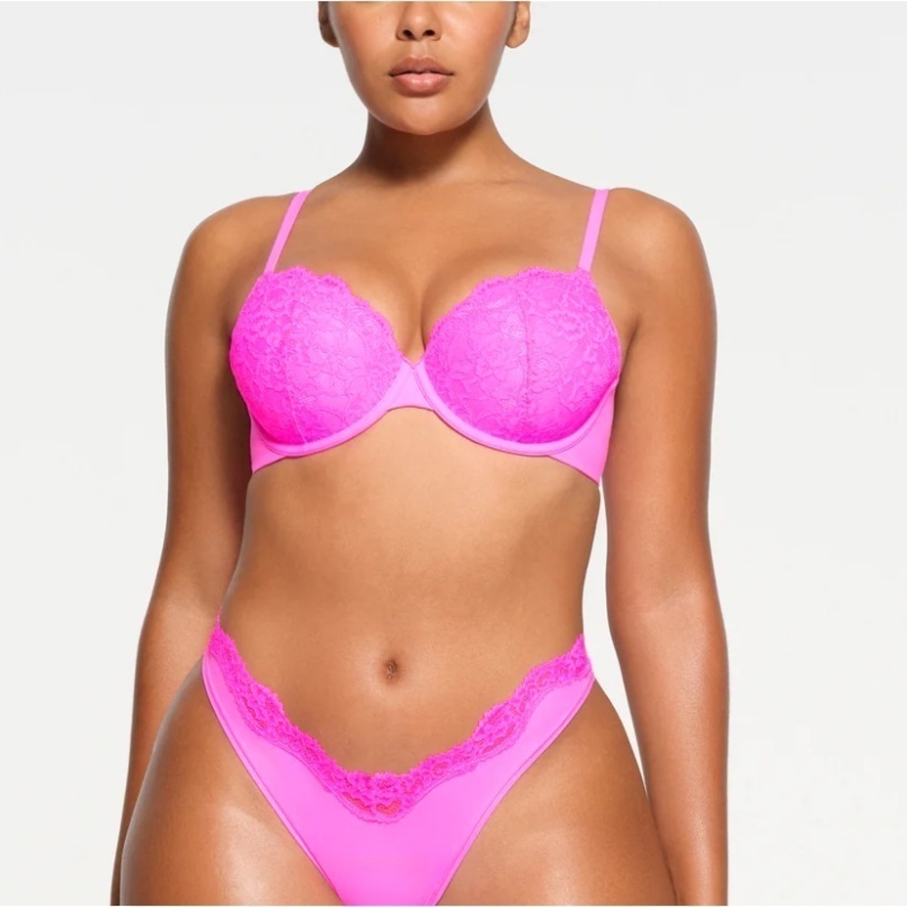 Skims Fits Everybody Lace T Shirt Bra - Picture 8 of 8